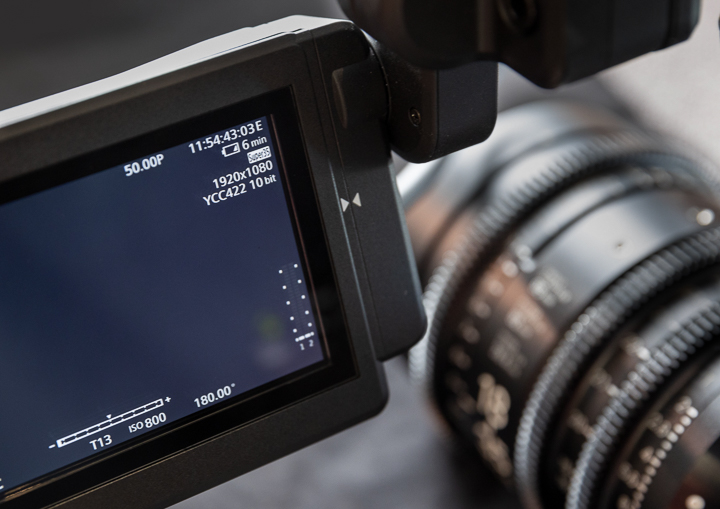 tentacle-sync-canon-c300-tc-display-e.jpg